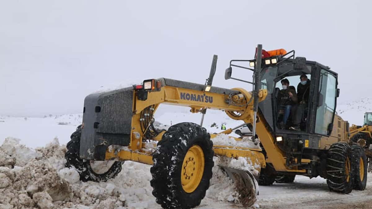 Sivas'ta 461 yerleşim yeri yolu kapandı