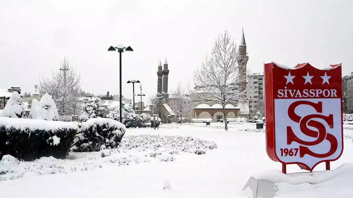 Sivas'ta 641 yerleşim yeri ulaşıma kapandı