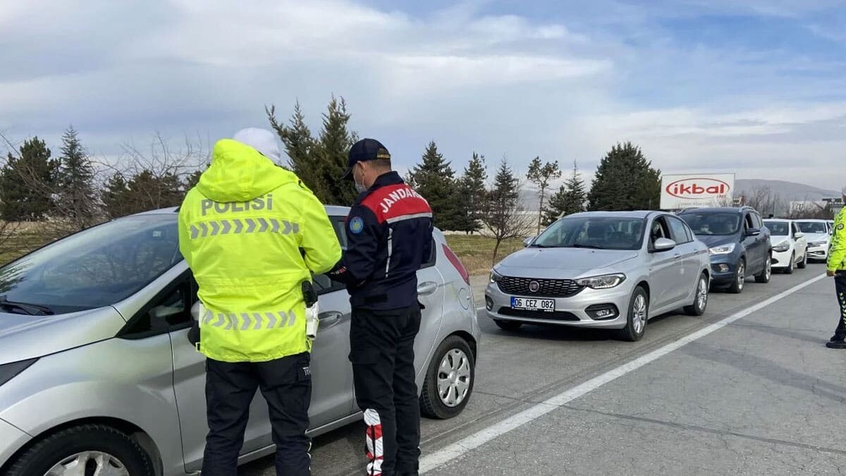 Sokağa çıkma kısıtlamasına uymayan 51 bin 152 kişiye ceza