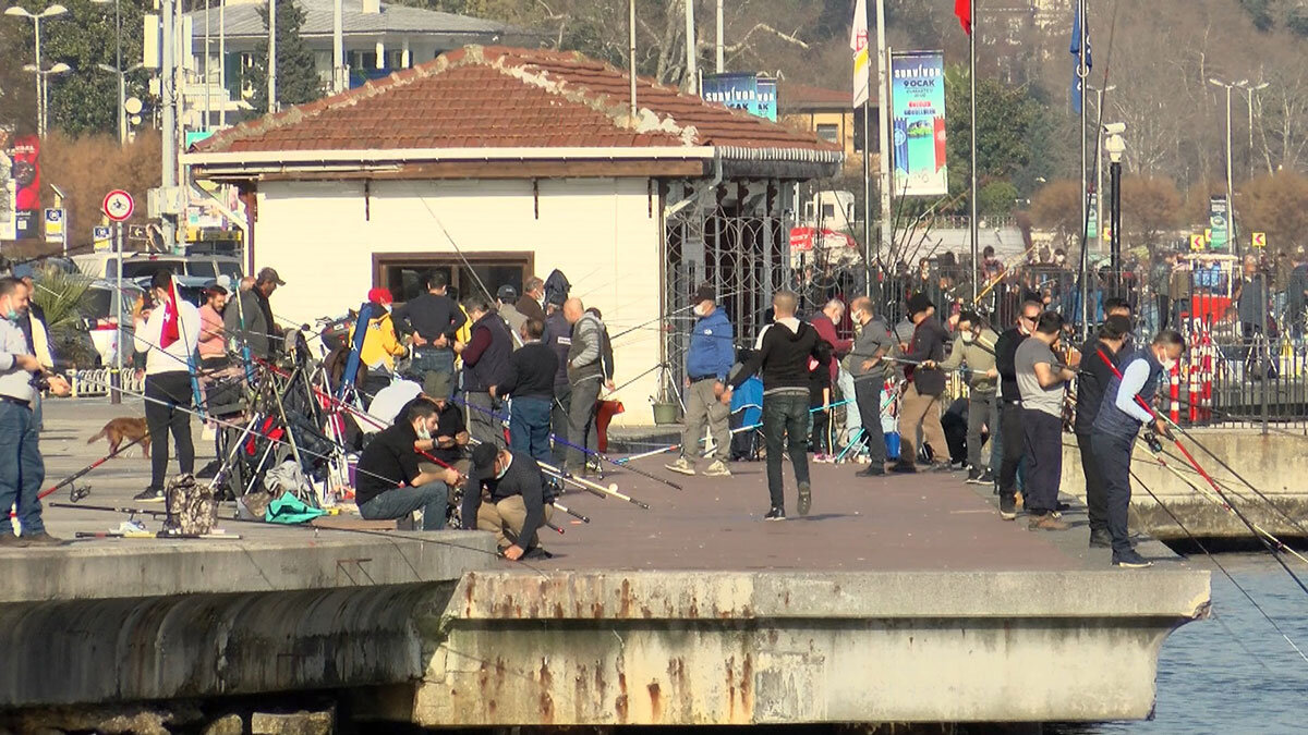 Meteoroloji, yarın sabahtan itibaren çok kuvvetli ve şiddetli yağışların beklendiği Antalya için 'turuncu kod', Muğla için sarı kod uyarısı verdi.