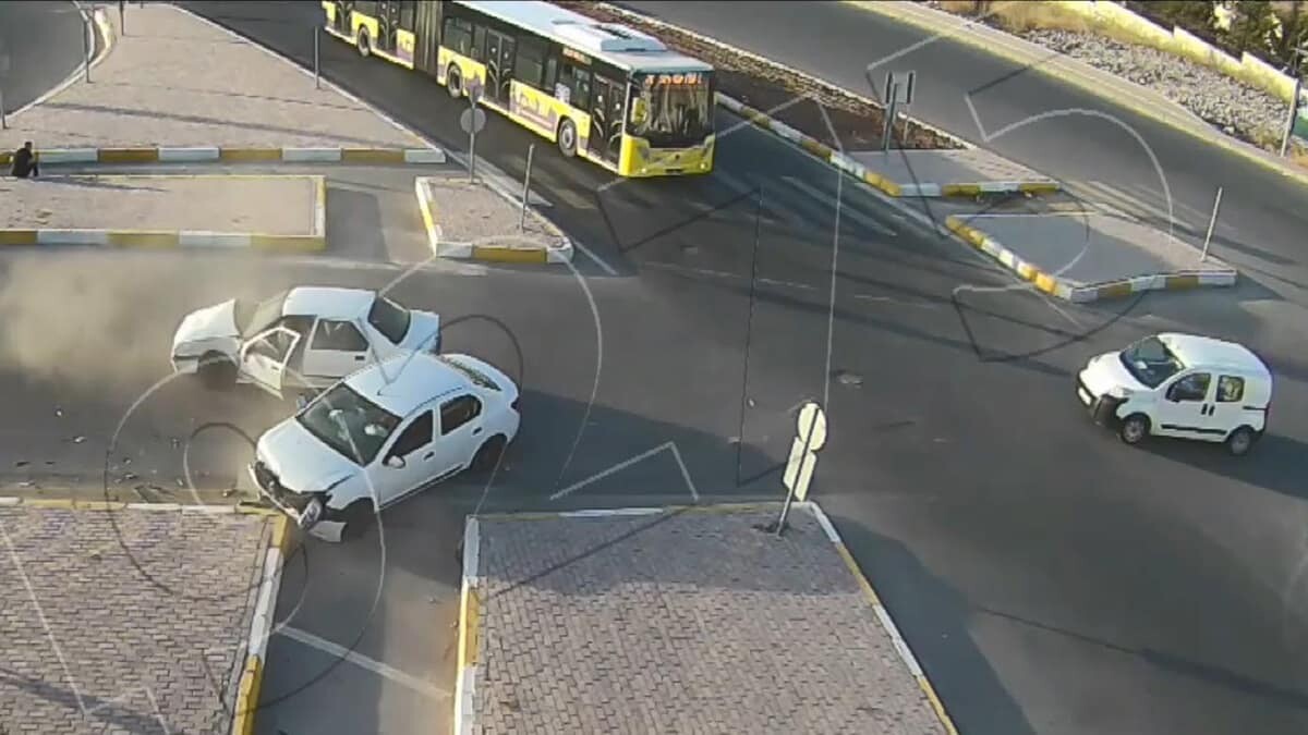 Emniyet Genel Müdürlüğü Trafik Başkanlığı, aralık ayında Adana, Adıyaman, Ankara, Balıkesir, Bingöl, Bitlis, Çorum, Diyarbakır, Iğdır, İstanbul, İzmir, Kastamonu, Muş, Sakarya, Samsun, Şanlıurfa, Tokat, Trabzon ve Van’da meydana gelen ve KGYS kameralarına yansıyan trafik kazalarına ilişkin görüntüleri 'Hız kurallarına uysalardı, bu kazalar olmayabilirdi' notuyla paylaştı. 