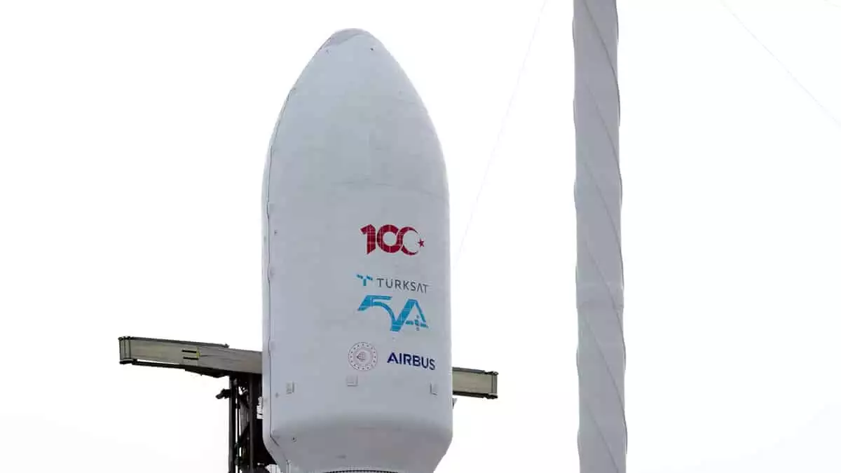 Türksat 5a uydusu, spacex firmasına ait falcon 9 roketiyle abd'nin florida eyaletindeki cape canaveral üssünden başarılı şekilde uzaya fırlatıldı.