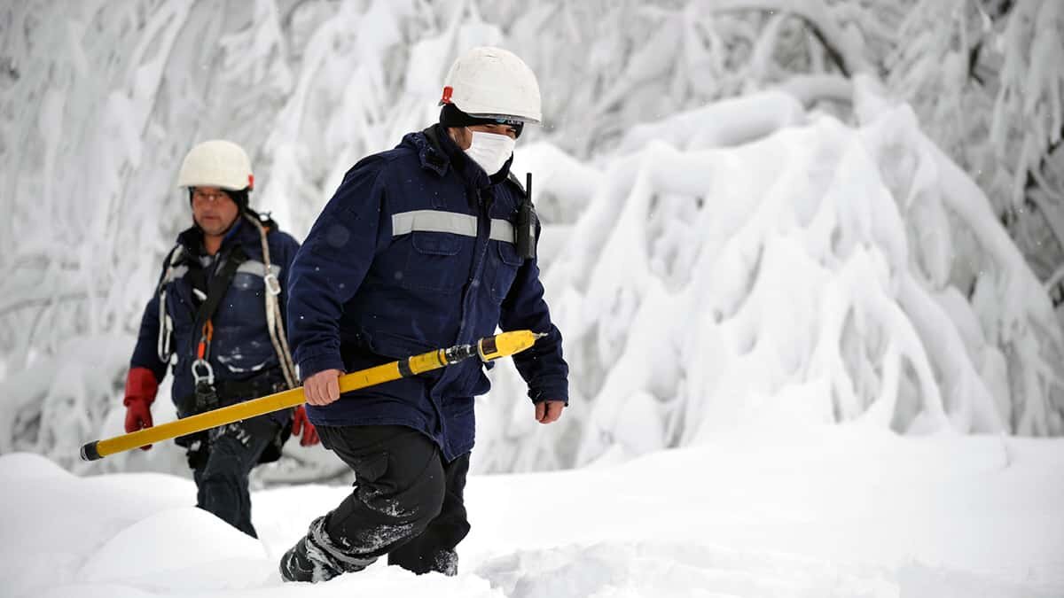 Uludağ'da elektrik ekiplerinin zorlu mesaisi