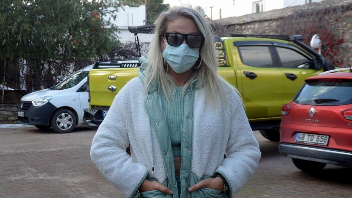 Ünlü model ve dizi oyuncusu Yeliz Yeşilmen, Bodrum Yalıkavak'taki yazlık evinin, çocuklarının Türkmen uyruklu Fatoş isimli bakıcısı tarafından soyulduğunu iddia etti.