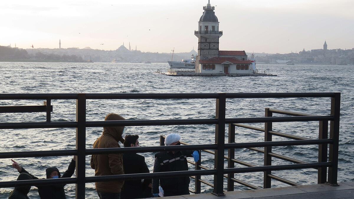 Üsküdar'da 2 gün önce denizde kaybolan gencin cesedi bulundu 28 yaşındaki genç dalgalara kapılarak kaybolmuştu.