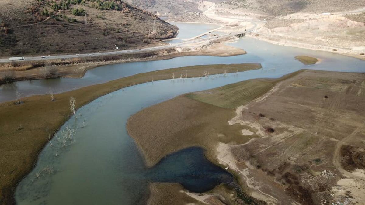 İstanbul'un 15 gün susuzluk demek, bulaşıcı hastalıkların artması demek. Bugünden itibaren hiç durmadan kitlesel olarak tedbirler almamız gerek.