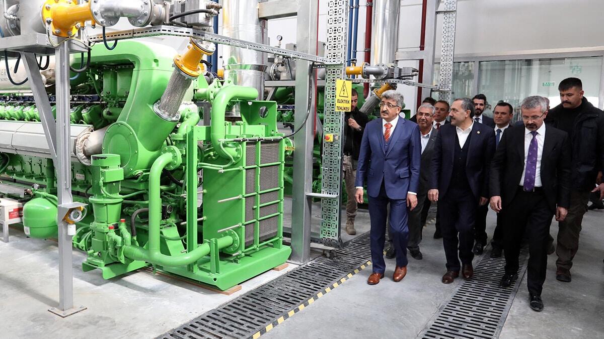 Biz Van'ın bir yolunu 5-10 yıl sonra da açabiliriz ama kirlenmiş bir Van Gölü'nü biz 10 yıl sonra geri getiremeyiz. Onun için tüm önceliğimizi Van Gölü'ne verdik