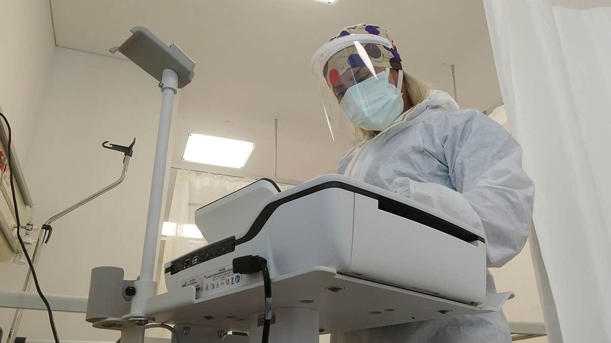 Vücut geliştirme şampiyonu gönüllü ebelik yapıyor