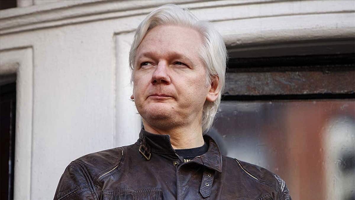 WikiLeaks kurucusunun ABD'ye iadesi talebini intihar riski gerekçesiyle reddeden İngiliz yargısı, Julian Assange'ın serbest bırakılma talebini de geri çevirdi.