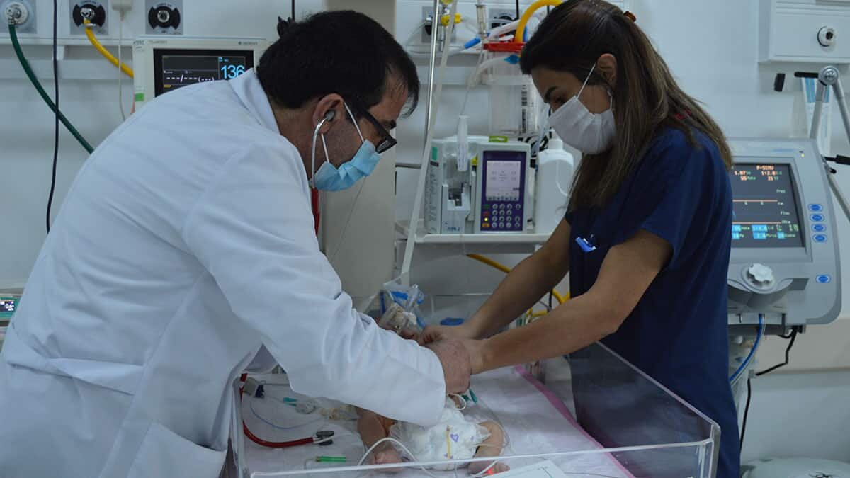 Yemek borusu olmadan doğan bebek sağlığına kavuştu