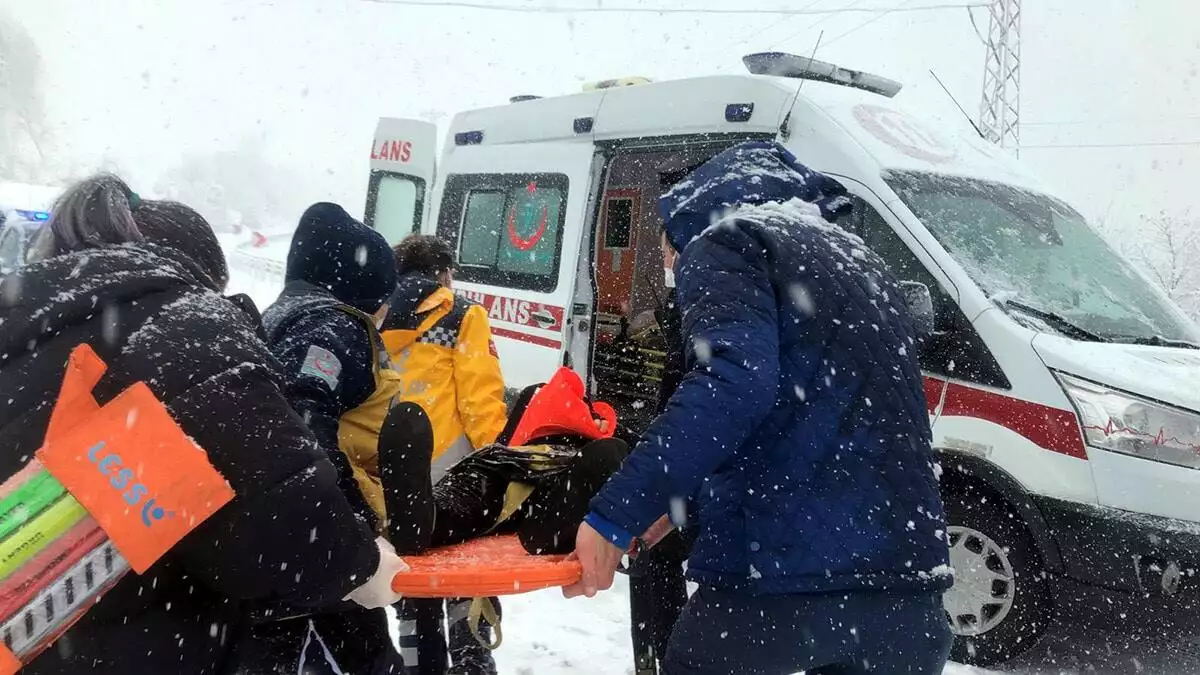 Zonguldak'ta yolcu otobüsü devrildi: 15 yaralı