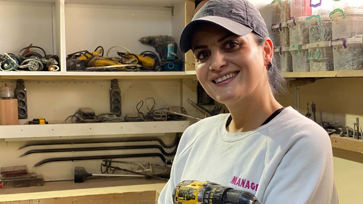 Ahşap ustalığını öğrendi imalathane açtı