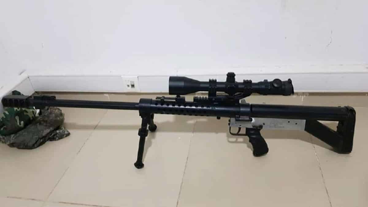 Milli Savunma Bakanlığı, terör örgütü PKK'nın 13 sivili şehit ettiği mağarada teröristlere ait çok silah ve mühimmat ele geçirildiğini duyurdu.