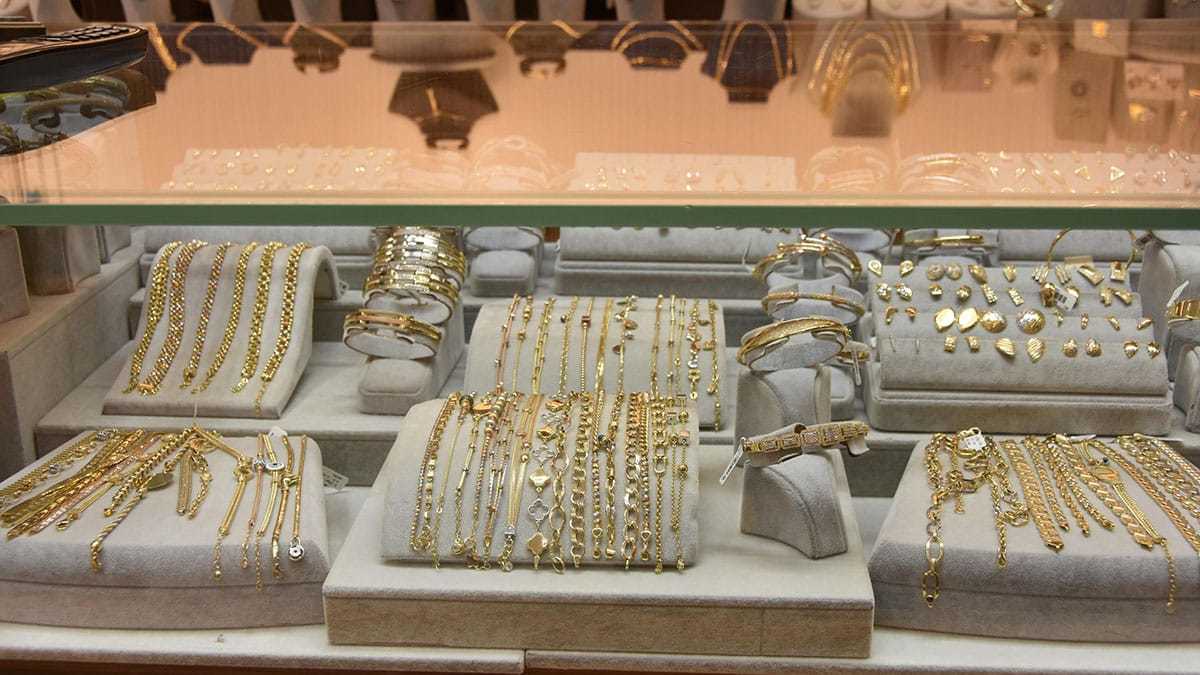 Sevgililer Günü kuyumcu esnafına can suyu oldu