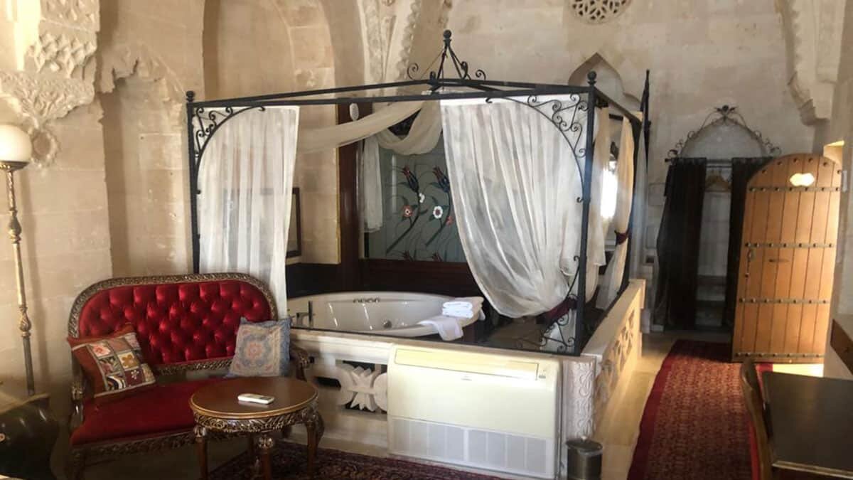 1400 yıllık otelde külü gübre olarak kullanıyor