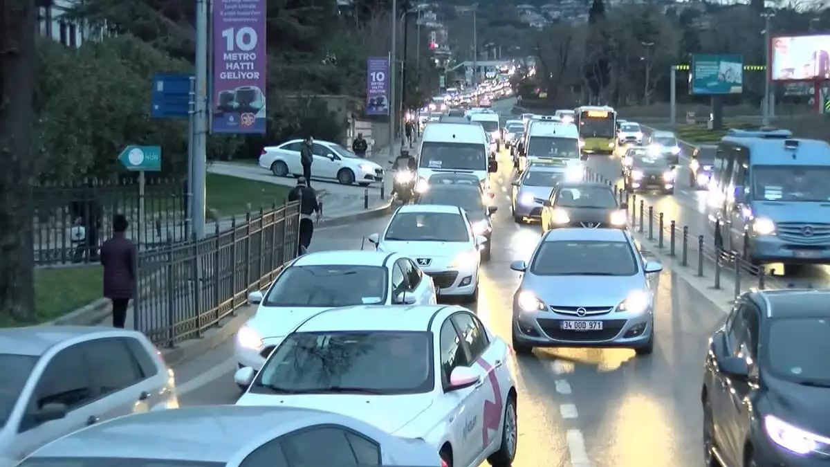 Araç trafiğinin altunizade'den başladığı görüldü.