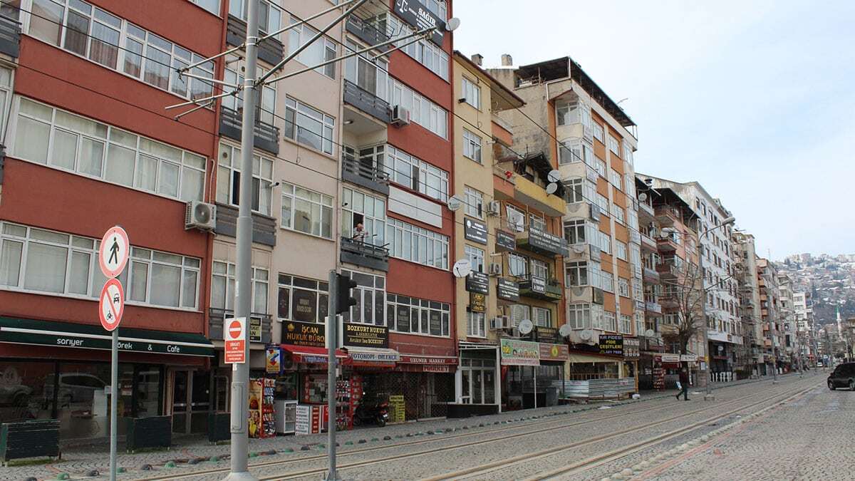 Ağır hasar gören 26 binanın yıkımına karar verildi