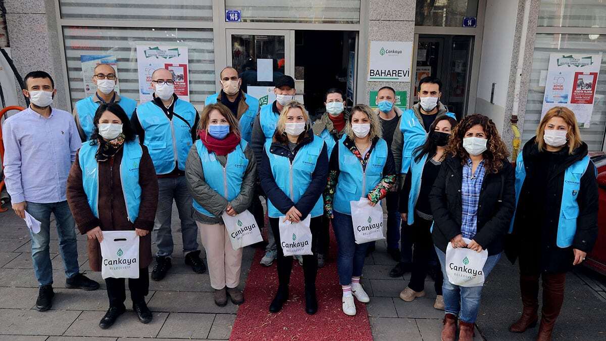 Çankaya'dan 65 yaş üstüne hijyen seti dağıtımı