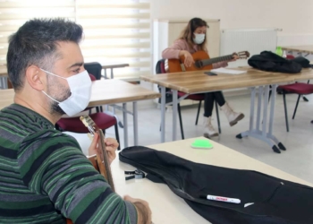 Kurslar pandemi önlemleriyle devam ediyor