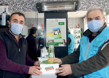 Berberlere hijyen seti dağıtımına devam