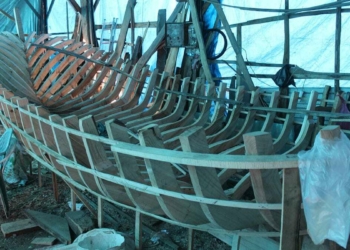 Bine yakın tekneyi suyla buluşturdu