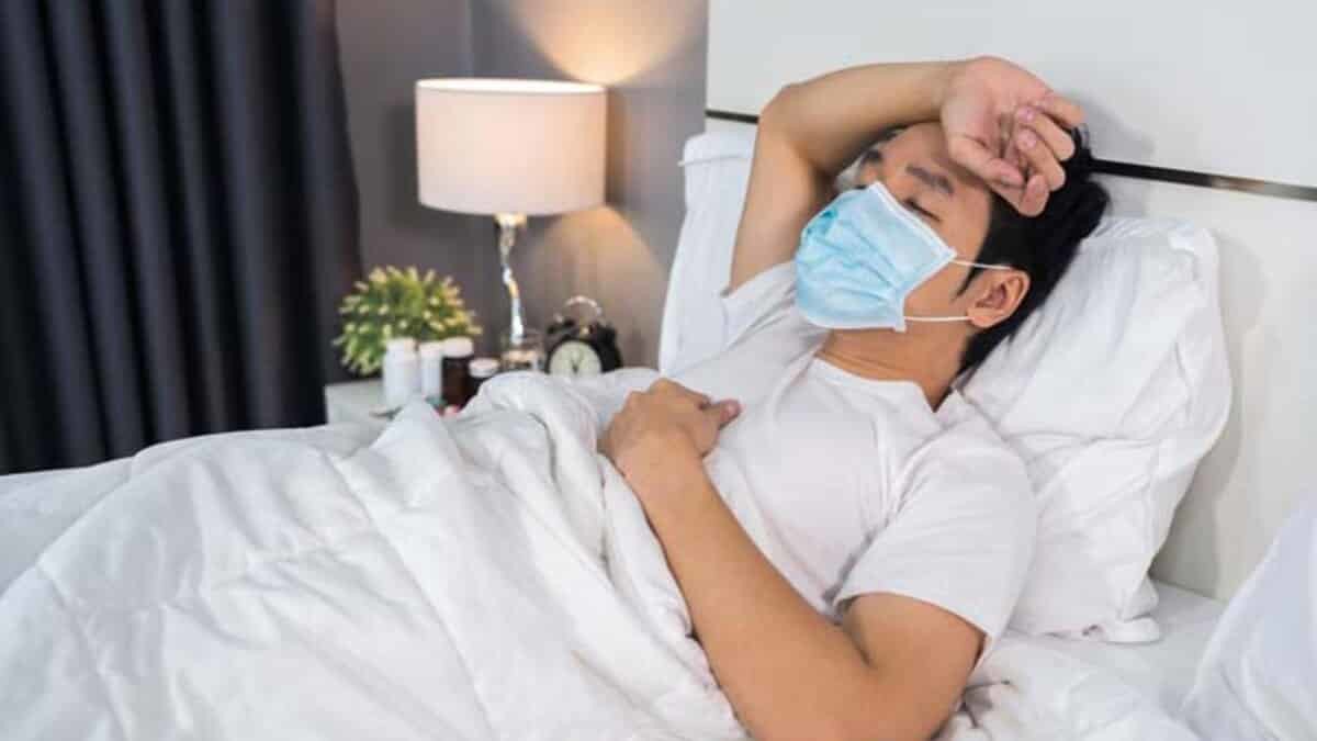 Özdemir, Kandaki pıhtılaşma bozukluğunun yol açtığı felç ve inme riski, Covid-19 hastalarında 7.5 kat arttığını söyledi.