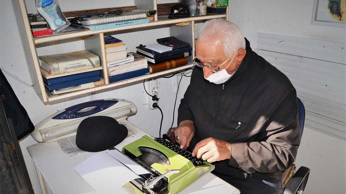 Daktilosuyla teknolojiye meydan okuyor