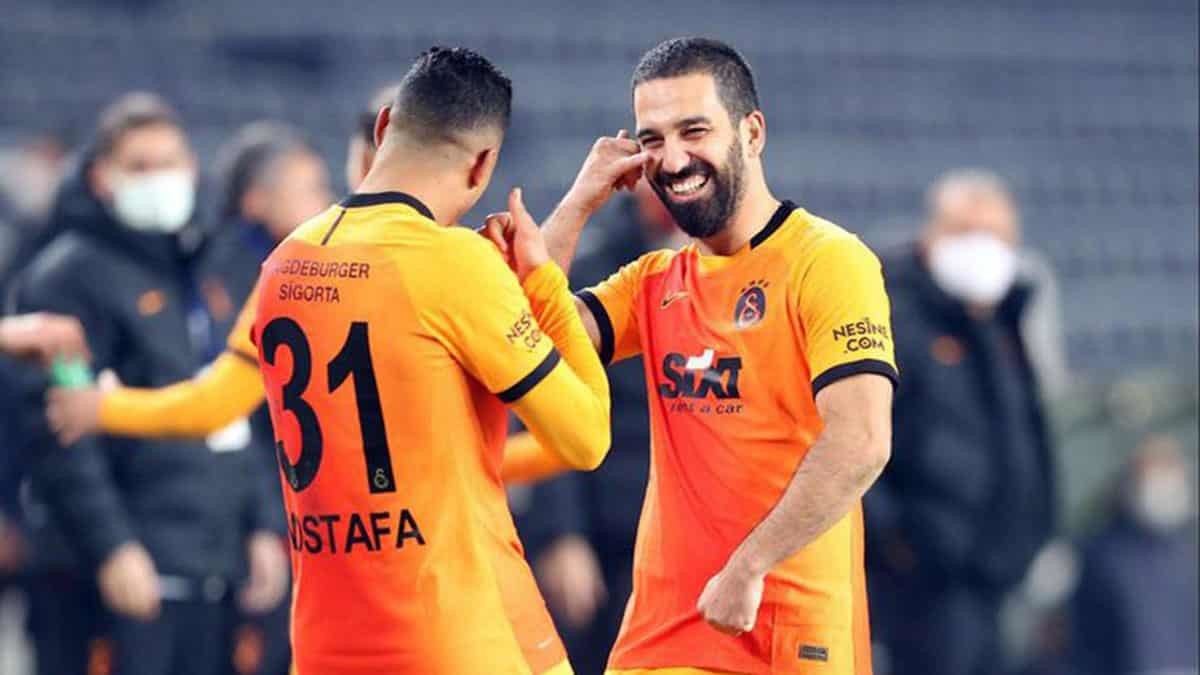 Profesyonel Futbol Disiplin Kurulu (PFDK), Galatasaraylı futbolcu Arda Turan'a 2 maç men cezası verdi.