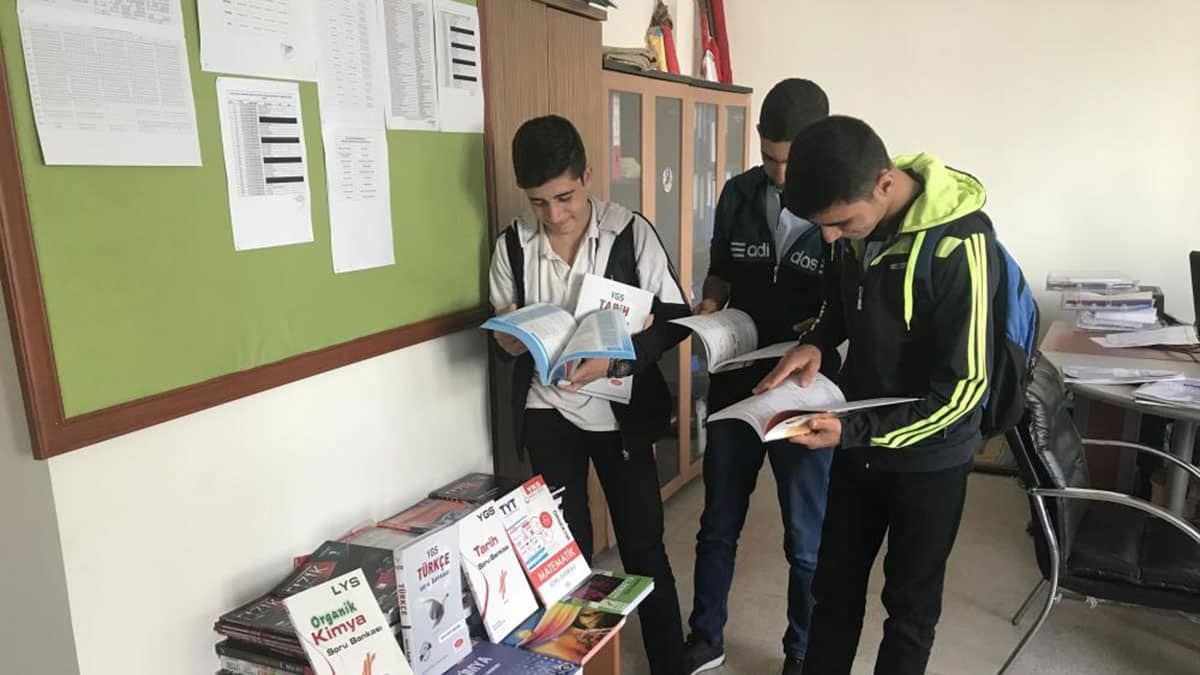 Köy okullarına 10 bin kitap desteği