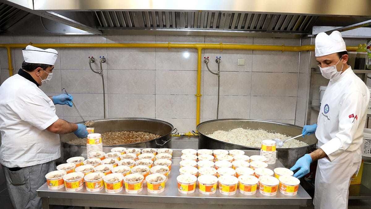 Büyükşehir'den pozitif tüm hastalara sıcak yemek desteği