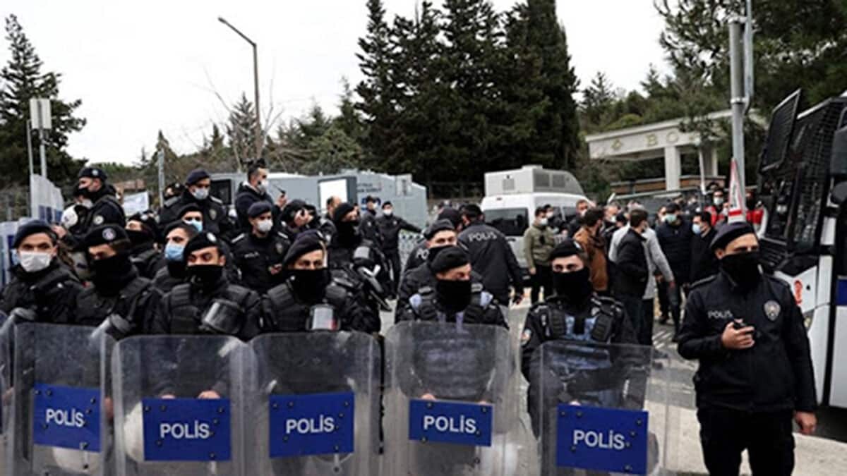 İl Emniyet Müdürlüğünce ifadeleri alındıktan sonra Cumhuriyet Başsavcılığı talimatıyla serbest bırakılmıştır. 