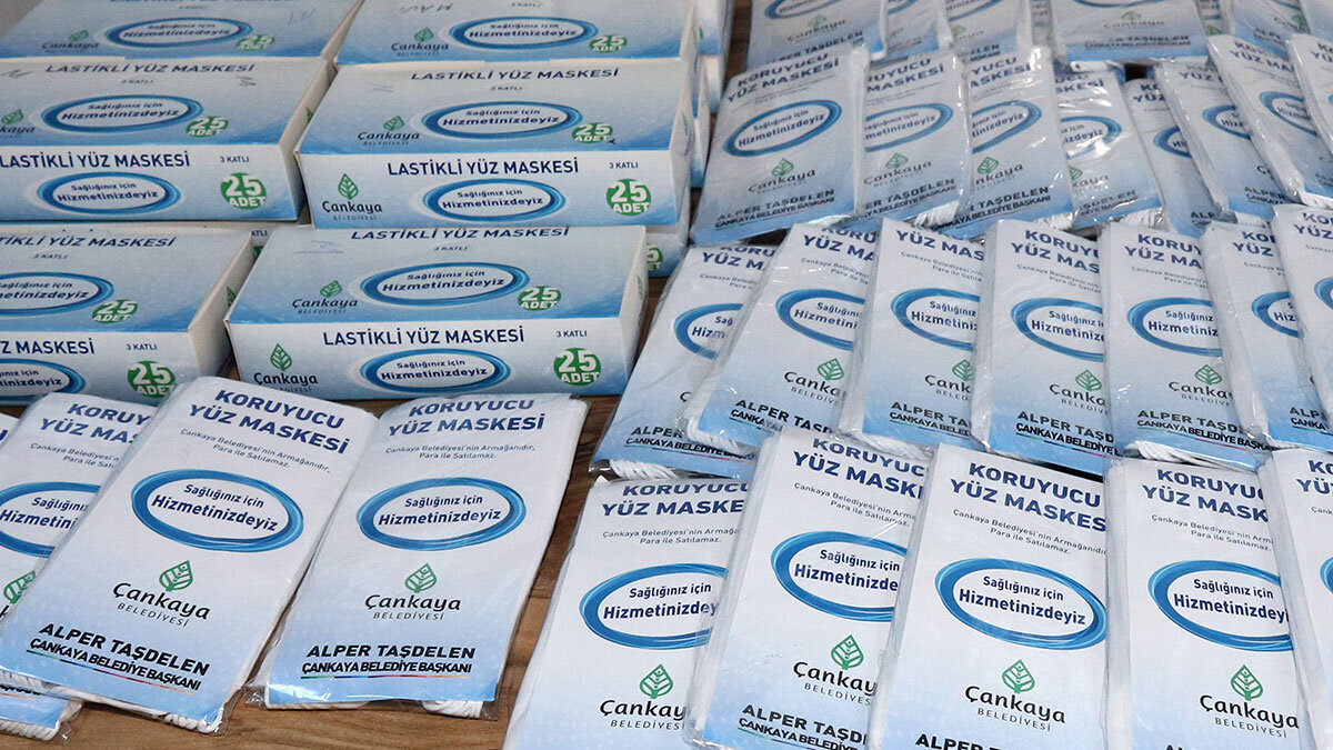 Çankaya maskesini kendi atölyesinde üretiyor