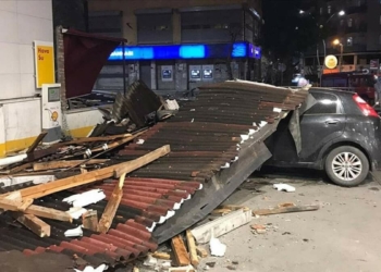 Fırtınanın bilançosu ağır oldu: İstanbul'da 193 çatı uçtu