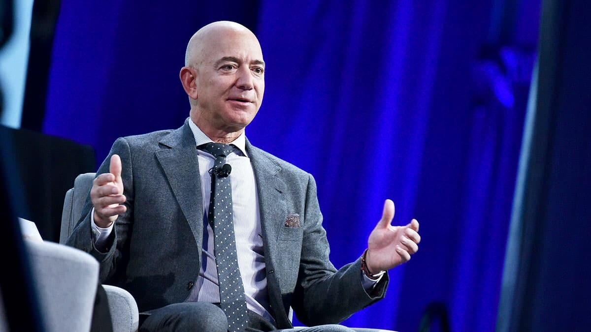 Amazon’un kurucusu Jeff Bezos görevinden ayrılıyor