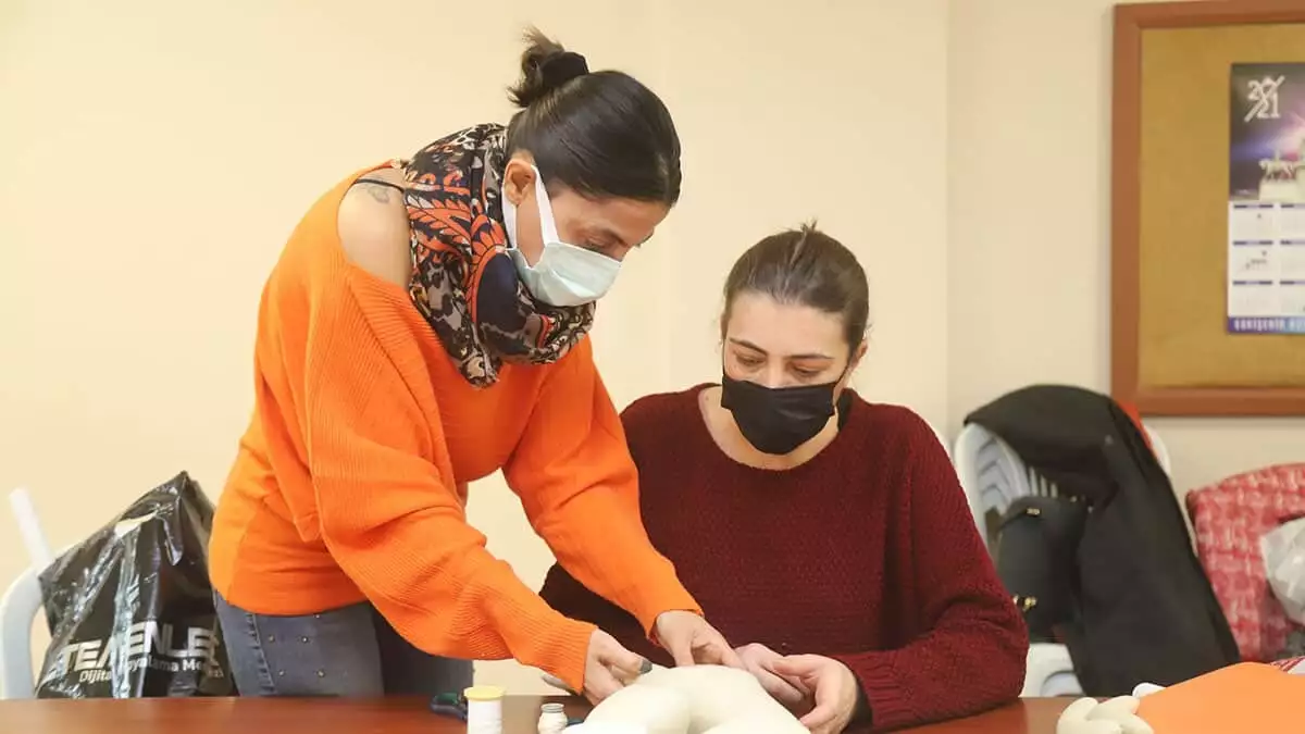 Esmek'in farklı branşlarda düzenlediği kurslar başladı