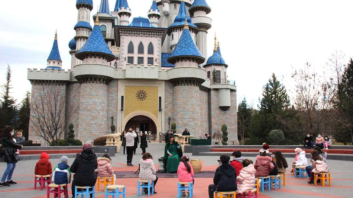 Masal Şatosu çocuklarla buluşuyor