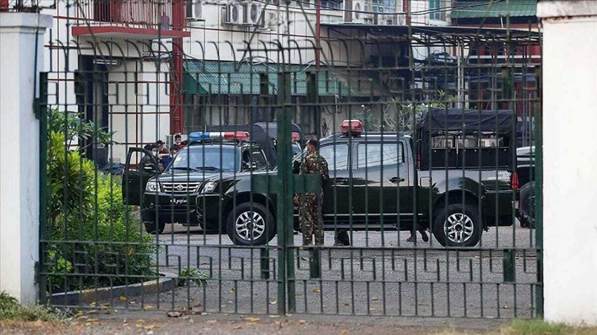 Myanmar'da ordu yönetime el koydu