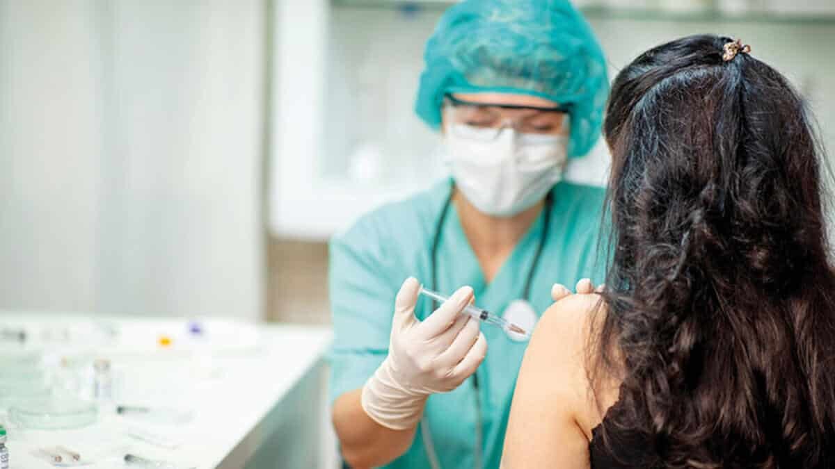 Öğretmenlere aşılama başladı