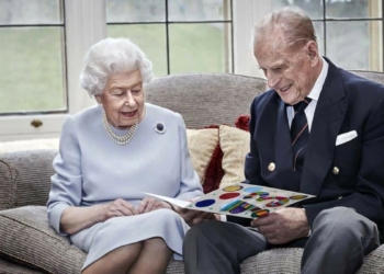 Kraliçe Elizabeth'in eşi Prens Philip hastaneye kaldırıldı
