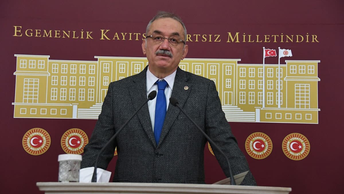 Tatlıoğlu, kovit 19 aşılama sürecine yönelik Sağlık Bakanı’nın plan bütçe komisyonundaki görüşmelerde 2021 aşı programı için aşı rakamları da takvim de tutmadı dedi.