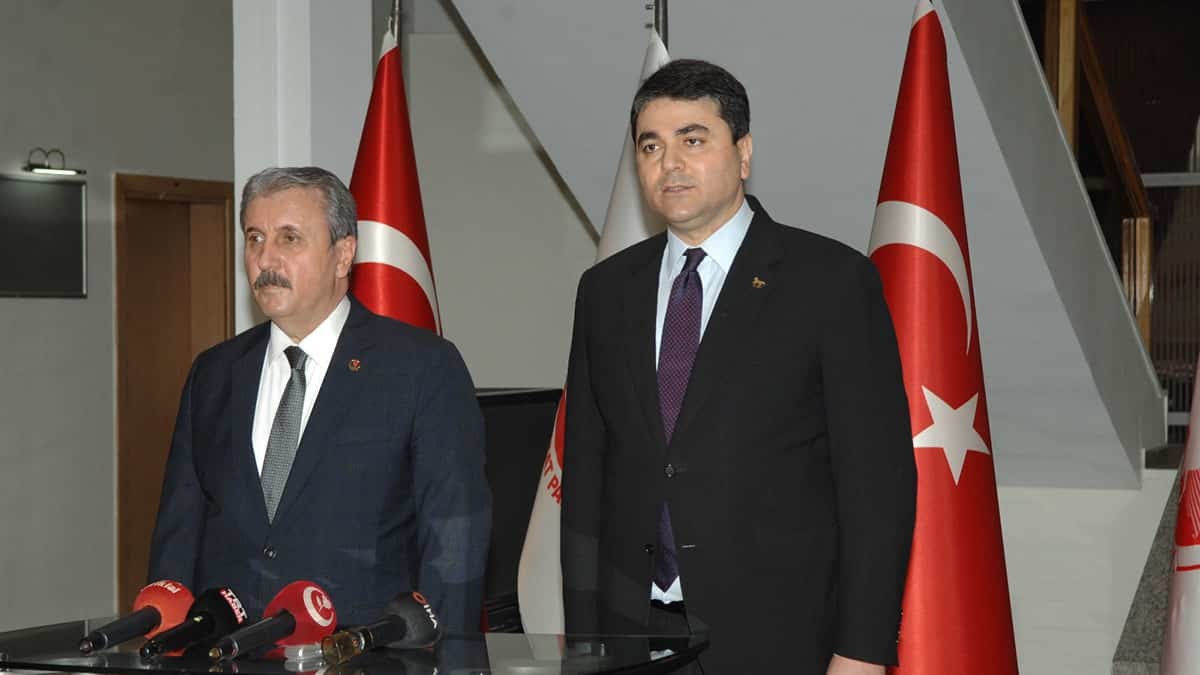 Uysal “Pek çok kurumumuzun bağışıklık sisteminin çöktüğünü biliyoruz. Milyonların işsiz kaldığı, eve ekmek götüremez hale geldiği bir Türkiye var" dedi.