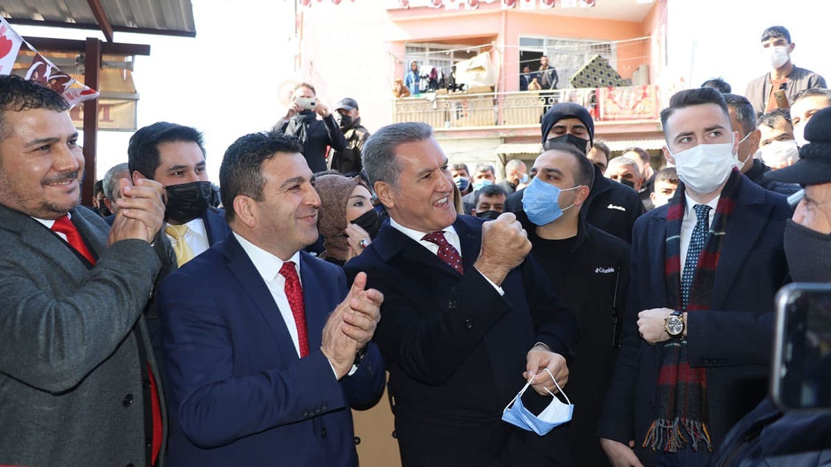 Sarıgül, "TDP Türkiye’nin çimentosudur sağ sol ayrımı yapmaz herkesi kucaklar. Bizim çizgimiz demokrasiden, özgürlükten, vicdandan yanadır" dedi.