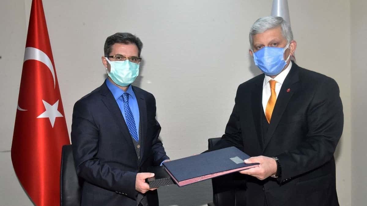 Başta kuduz hastalığı olmak üzere hayvan hastalıkları ile daha etkin mücadele etmek amacıyla kedi ve köpeklerin kimliklendirilmesi zorunlu olacak.