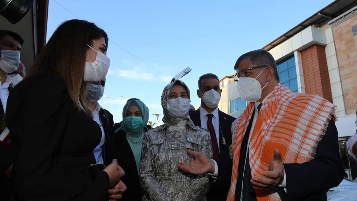 Cumhurbaşkanı Erdoğan’ın Berat Albayrak’ı savunduğu son açıklamalarına cevap veren Davutoğlu’nun gündeminde “Temiz siyaset” de vardı.