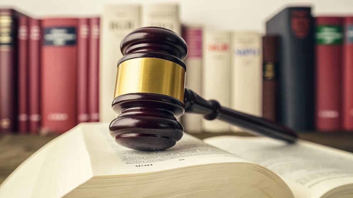 YÖK'ten Hukuk fakülteleri başarı sıralaması şartı kararı