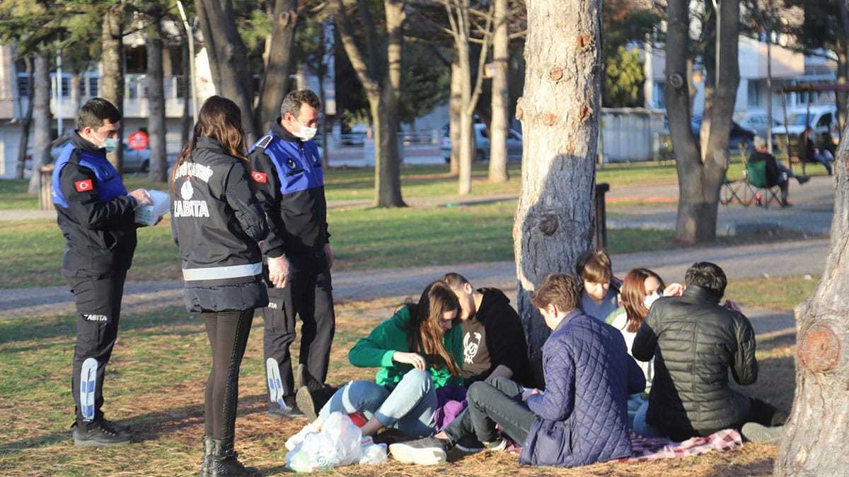 Zabıta, Porsuk kenarında vakit geçiren gençleri uyardı