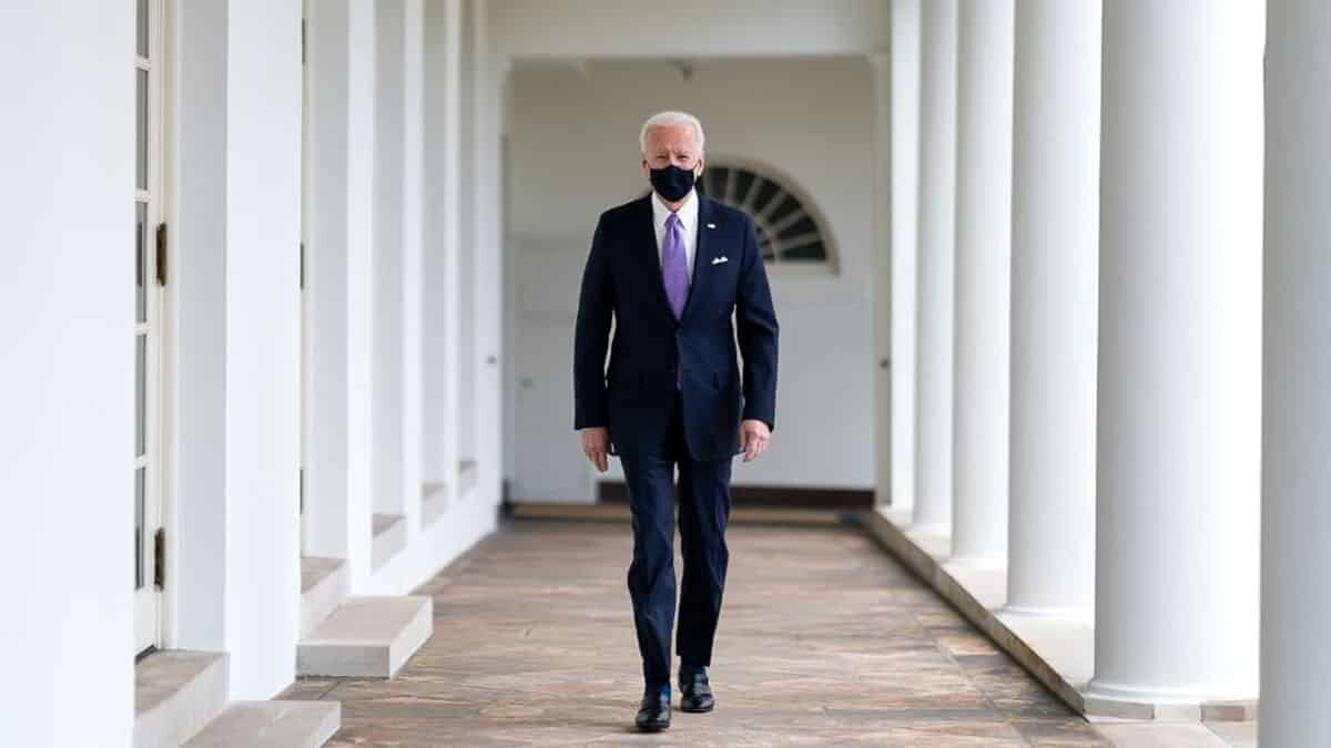 Kovid-19'dan ölenler için anma töreni düzenliyor