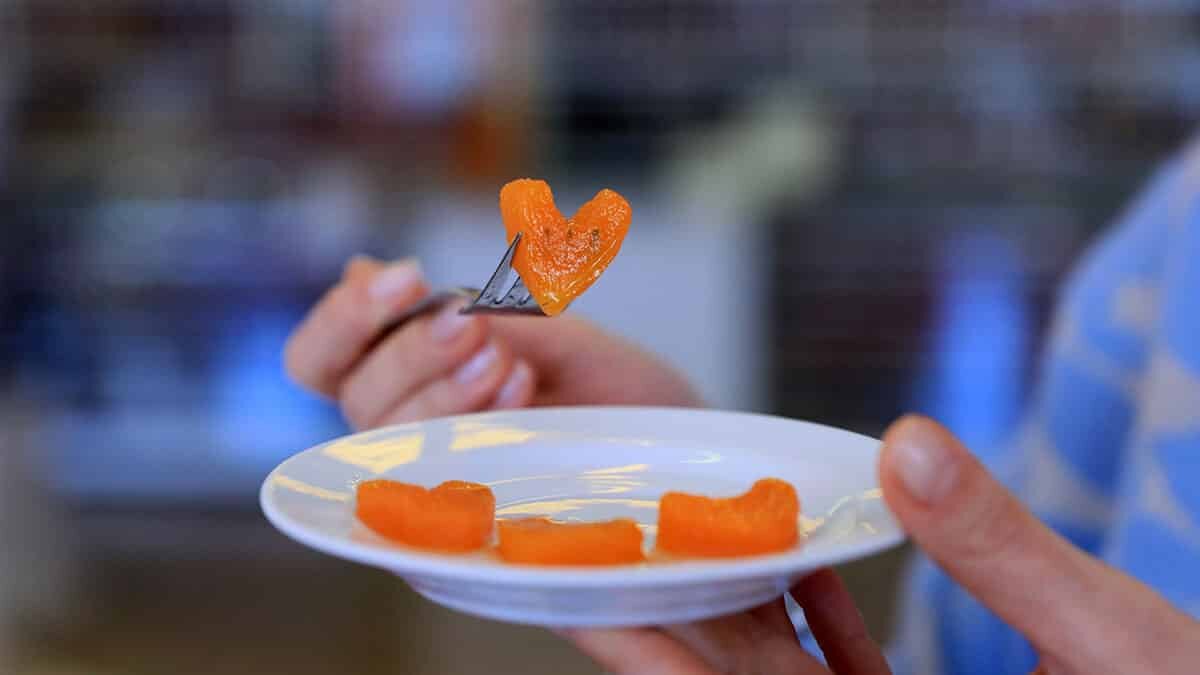Kalp şeklinde bal kabağı reçeli çiftlerin ilgi gösterdiği 14 Şubat Sevgililer Gününe özel 25 bin kavanoz sipariş ABD'ye gönderildi.