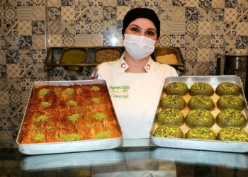 Adana'nın tek kadın künefe ustası, başarısını anlattı