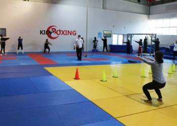 Kadınlar kick boks eğitimi almaya başladı